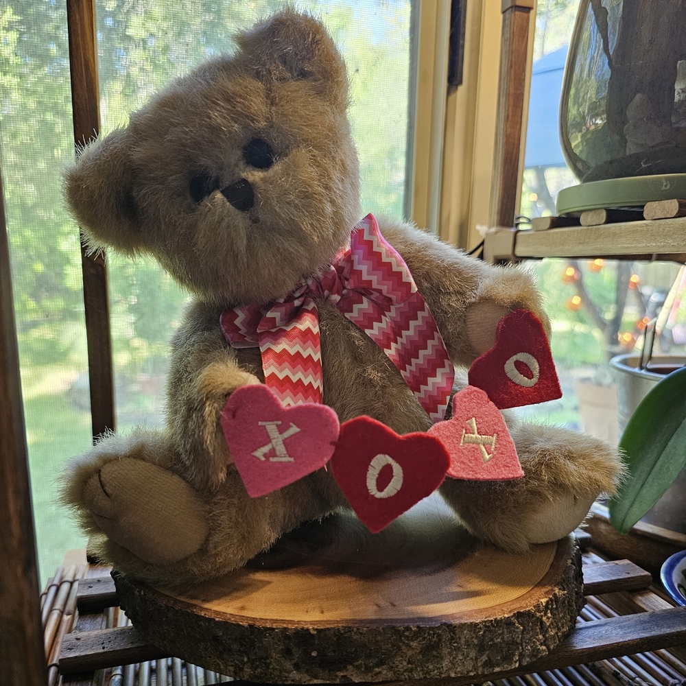 Bearington 'Kisses n' Hugs' Plush Bear